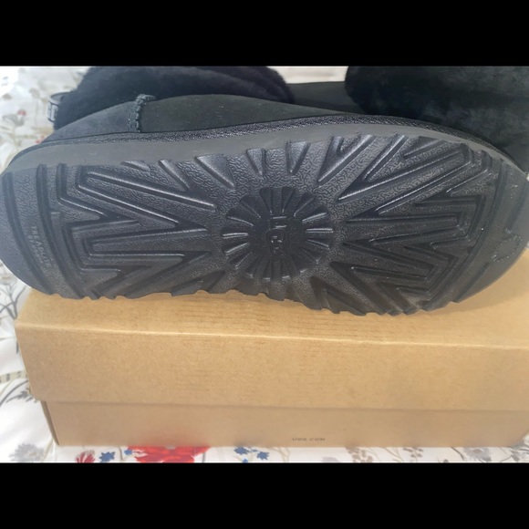Women UGG Boot Size 6 - Picture 2 of 4